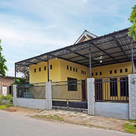 Oyo Life 91869 Insan Mulia Kost Syariah Ξενοδοχείο Mojokerto Εξωτερικό φωτογραφία