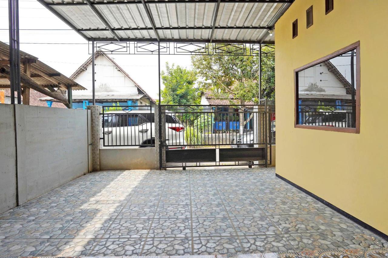 Oyo Life 91869 Insan Mulia Kost Syariah Ξενοδοχείο Mojokerto Εξωτερικό φωτογραφία