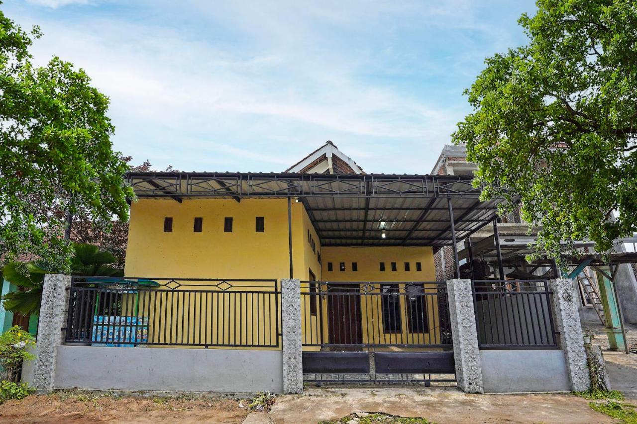 Oyo Life 91869 Insan Mulia Kost Syariah Ξενοδοχείο Mojokerto Εξωτερικό φωτογραφία